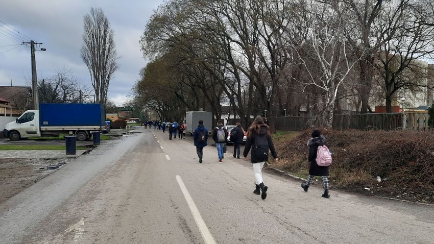 Szon Gyalogosok Az Ttesten