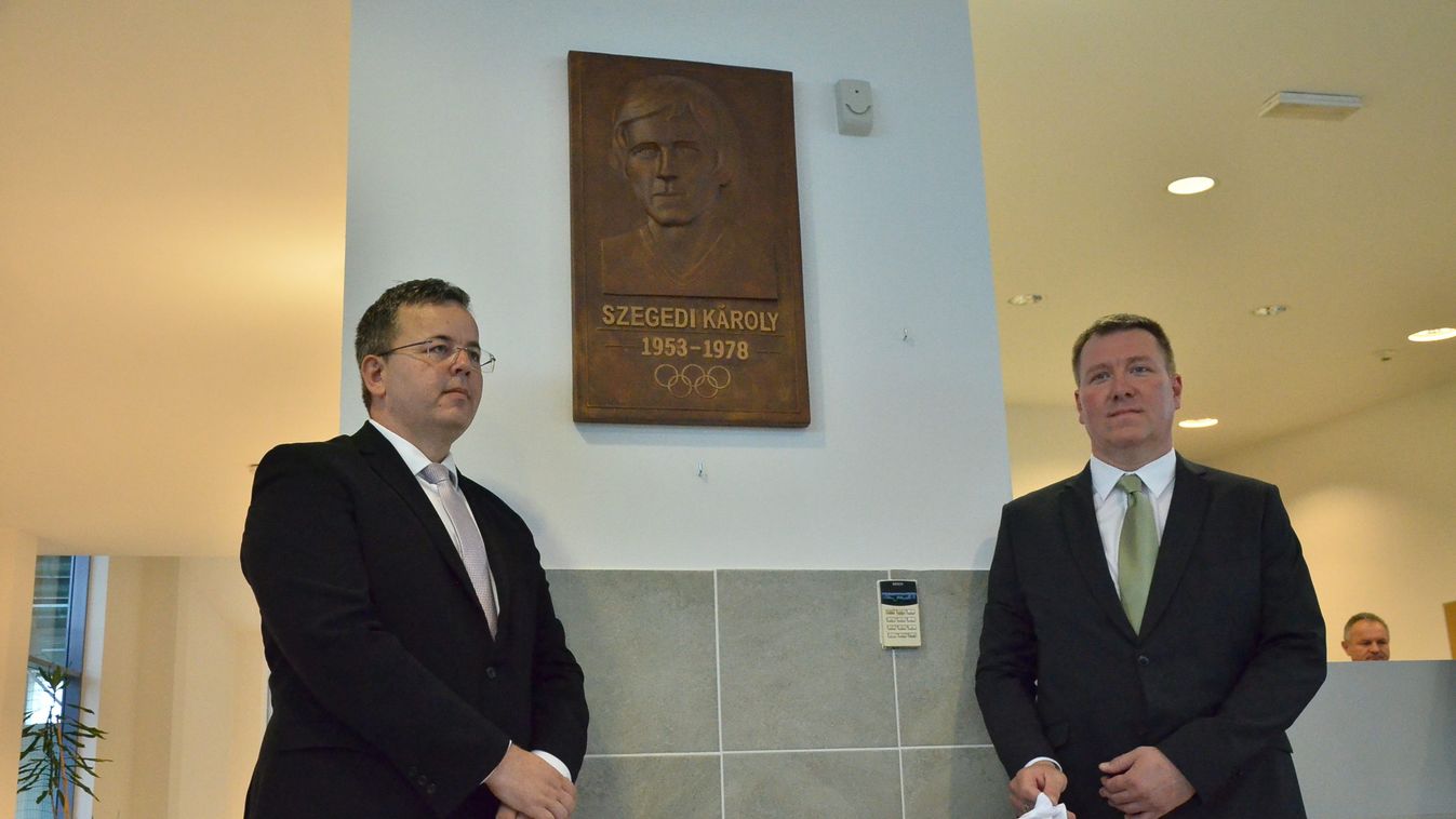 A kenulegenda nevét viseli a központ