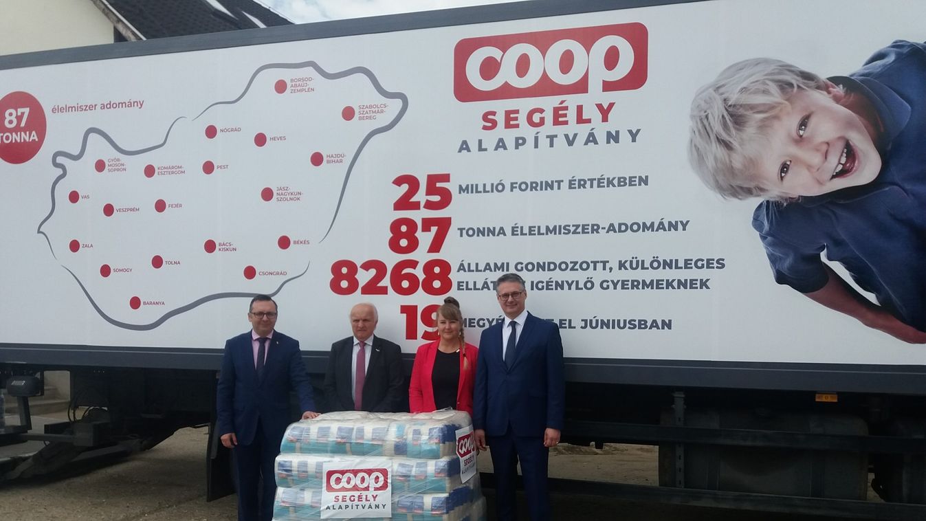 Mátészalkára érkezett a Coop Segély kamionja
