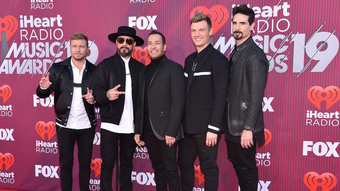 Karanténból, kanapén ülve szól a Backstreet Boys slágere (videó)