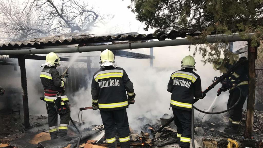Leégett egy melléképület Bökönyben, két gázpalack is volt az épületben