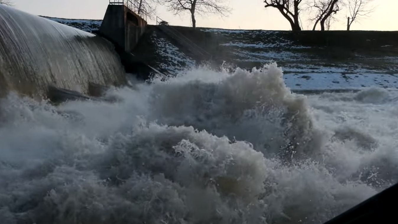 Döbbenetes látvány Tiszakóródnál! (videó)