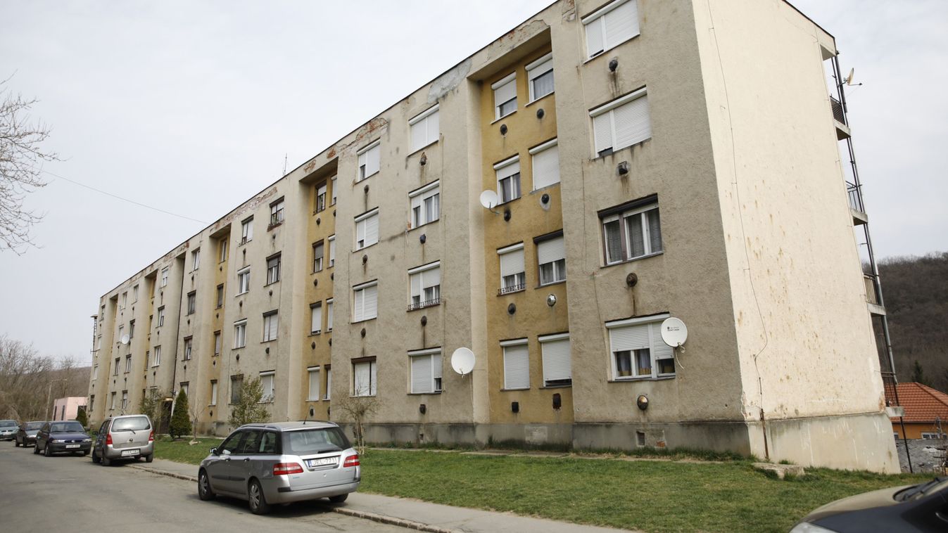 Napokig együtt élt anyja holttestével a salgótarjáni késes asszony