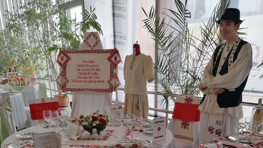 Aranyat ért a keresztszemes