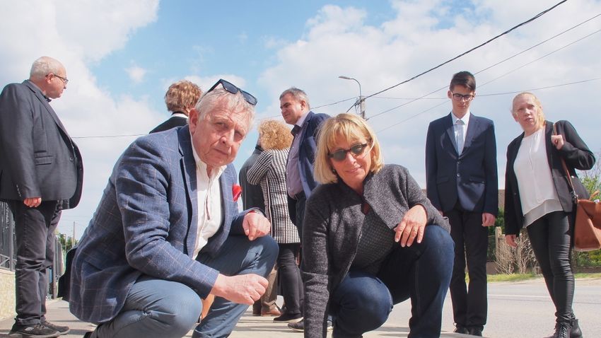 SZON – Botlatókövek emlékeztetnek az értelmetlen pusztításra