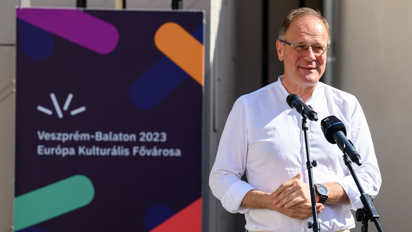 Navracsics Tibor: a kultúrára és a kreatív iparra épülő gazdasági modell született