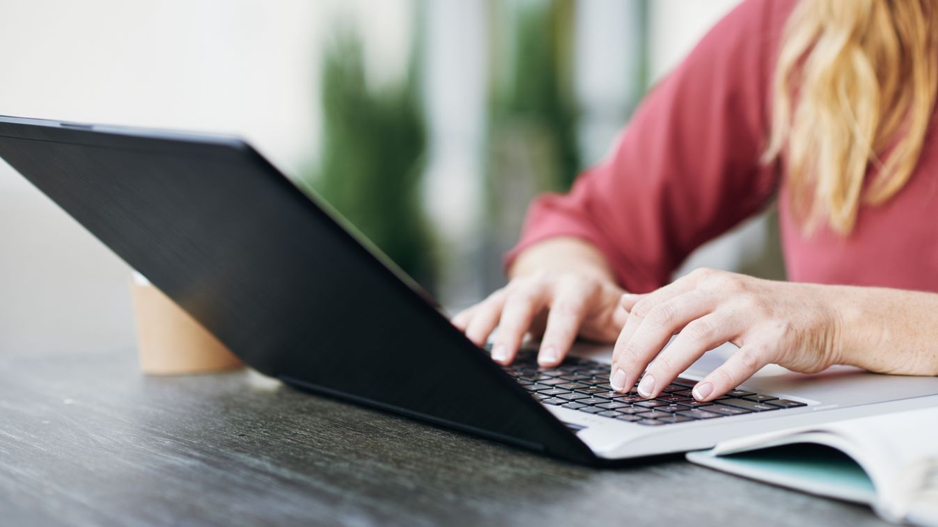 Cenzúrázzák a techcégek a jobboldali tartalmakat