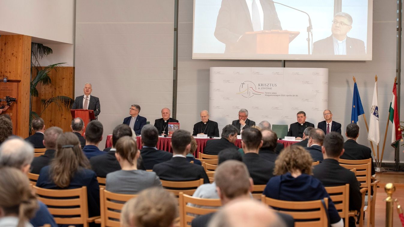 Díszkötet jelent meg Ferenc pápa magyarországi látogatásáról