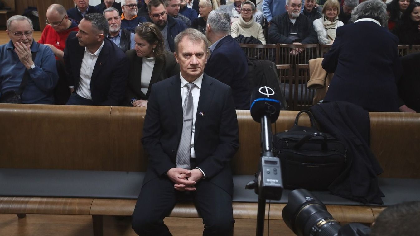 Varju László pályafutása: a DK alelnökének múltja hemzseg a botrányoktól