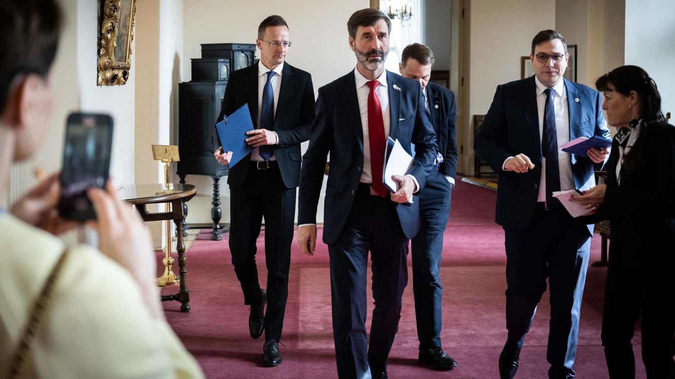 Szijjártó Péter: a visegrádi együttműködés továbbra is él (videó)