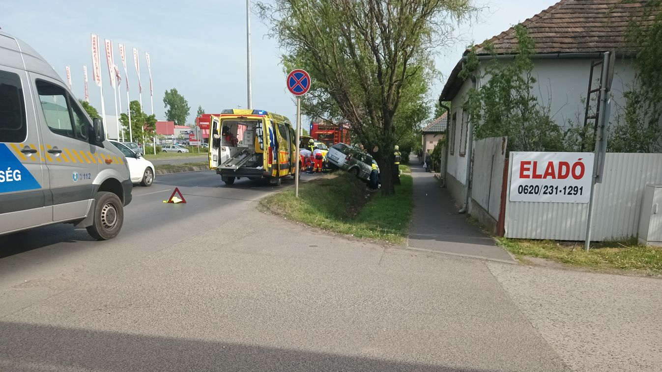 Árokba hajtott egy autó Nyíregyházán