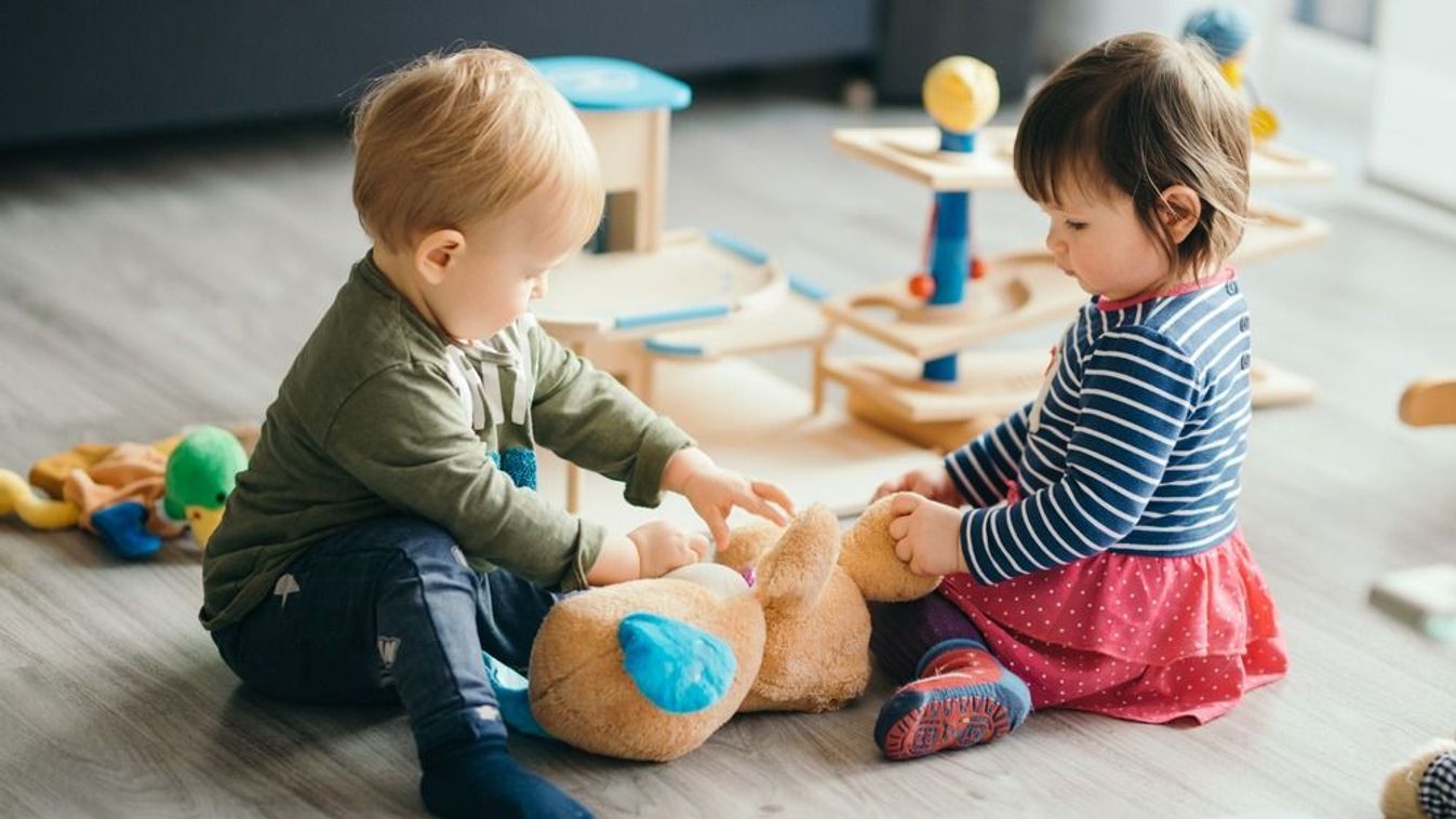 Botrány az érdi bölcsiben: bántalmazta a kicsiket a dada, a többi nevelő meg csak nézte