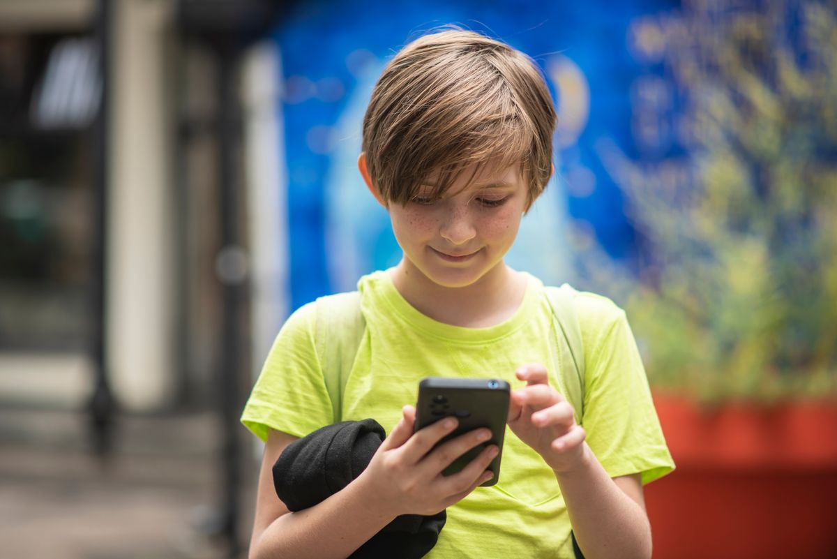 A mobiltelefon féktelen használata káros hatással van a gyerekekre