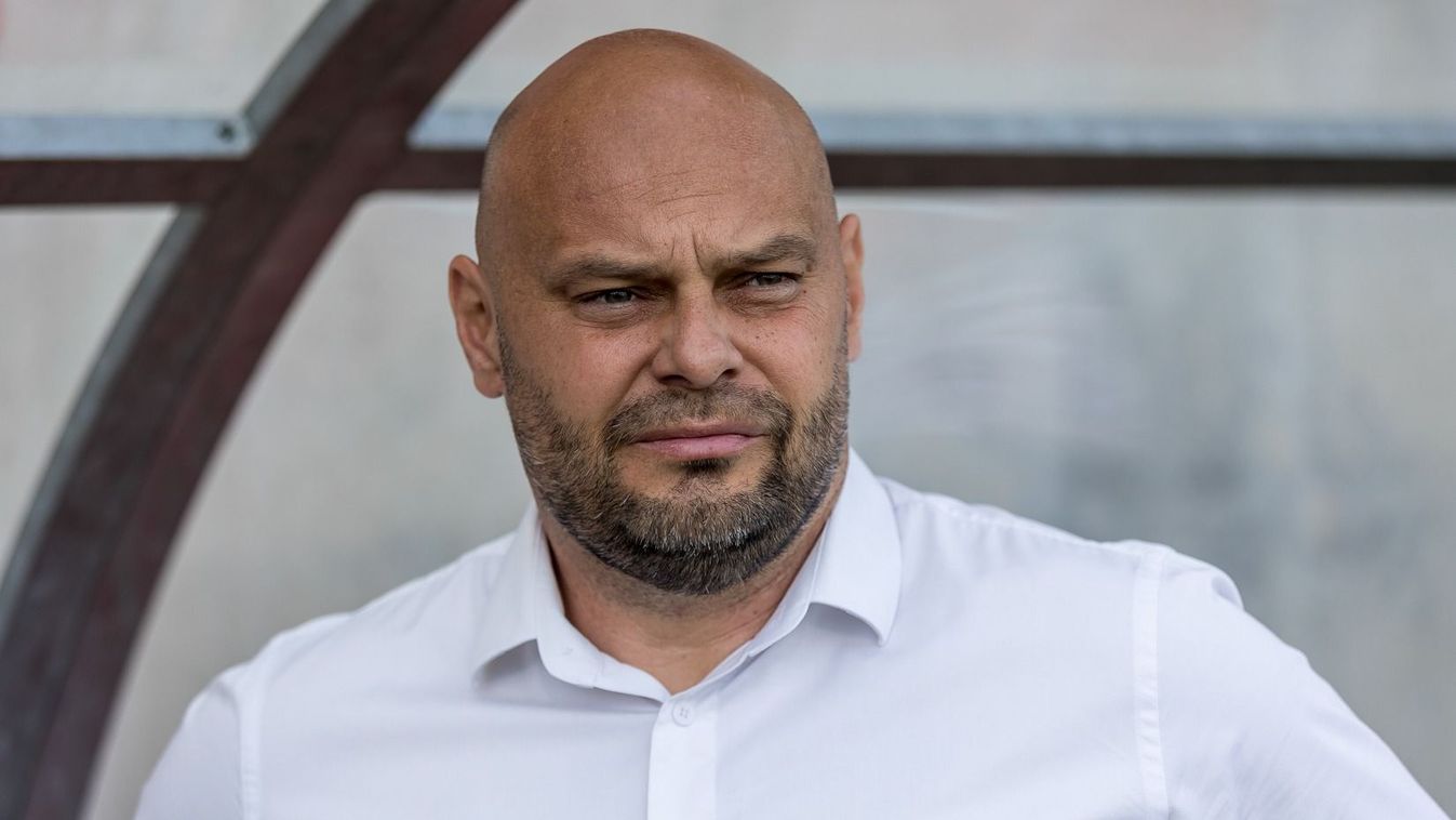 A vezetőedző marad, a stábban van változás