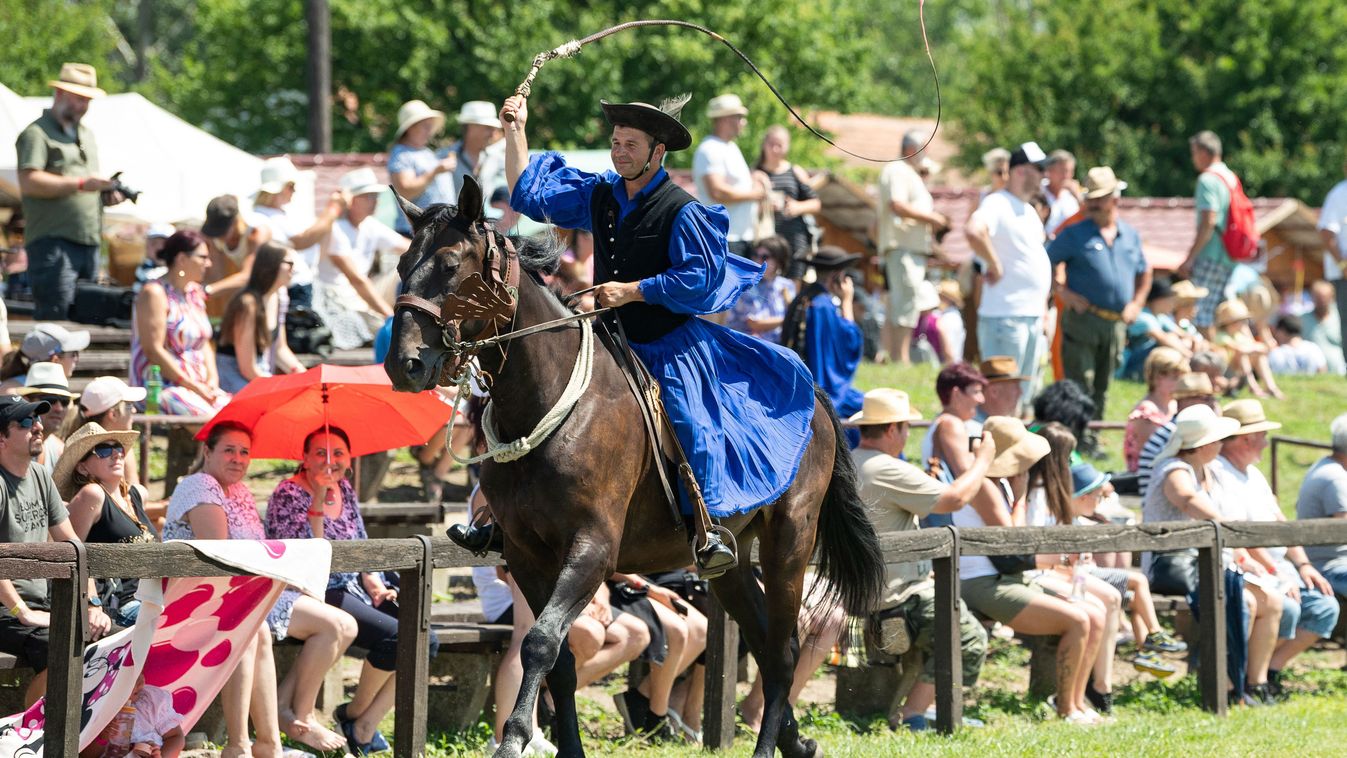 Fogatversenyek, csikósbemutatók is lesznek a Hortobágyi Lovasnapokon