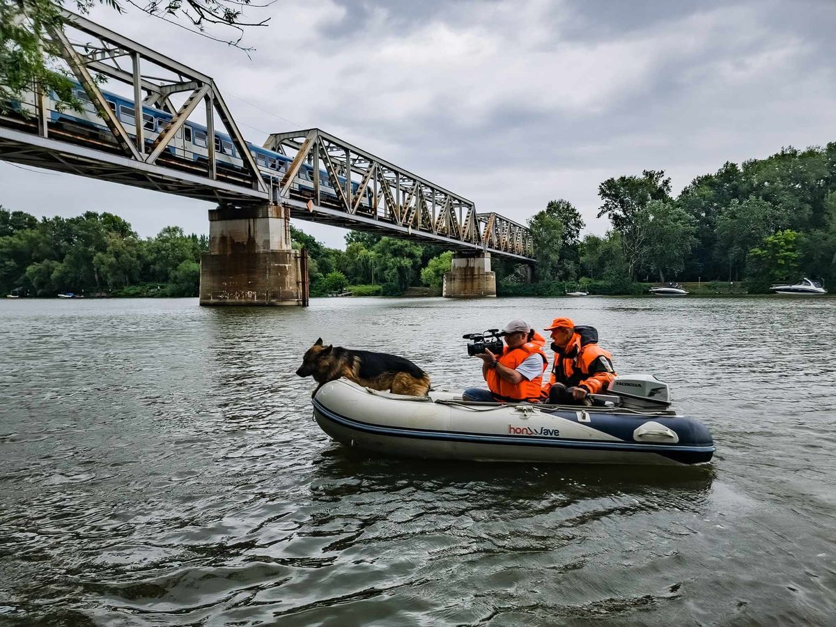 Nagy erőkkel keresték az eltűnteket a Tisza folyóban