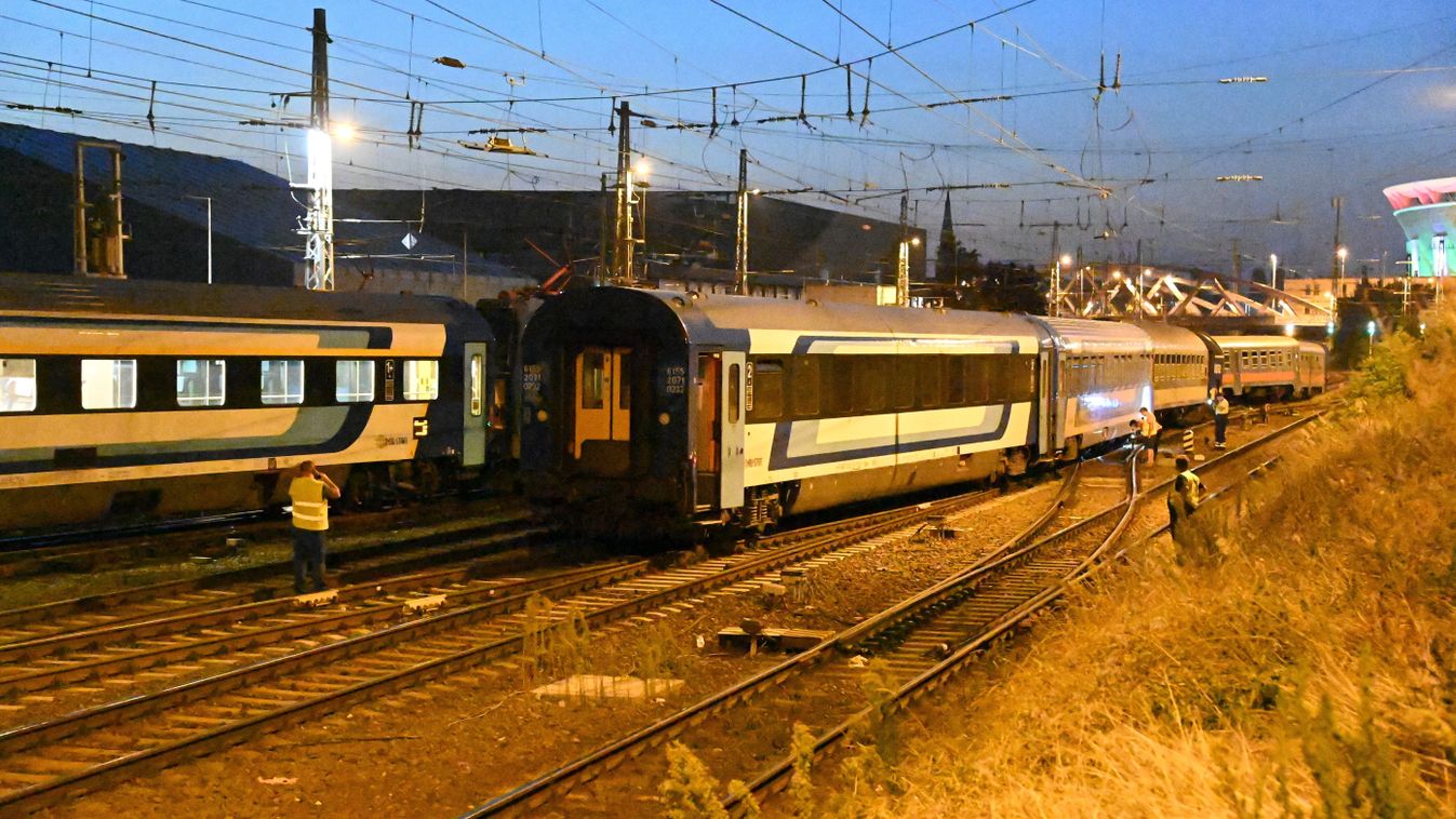 Káosz a Keleti pályaudvaron: kisiklott egy Intercity