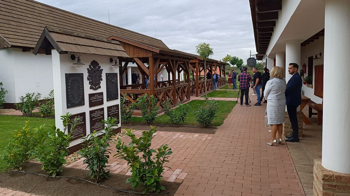 Zsindelyes Cottage, turisztikai, pálinka, Papp József, Papp József