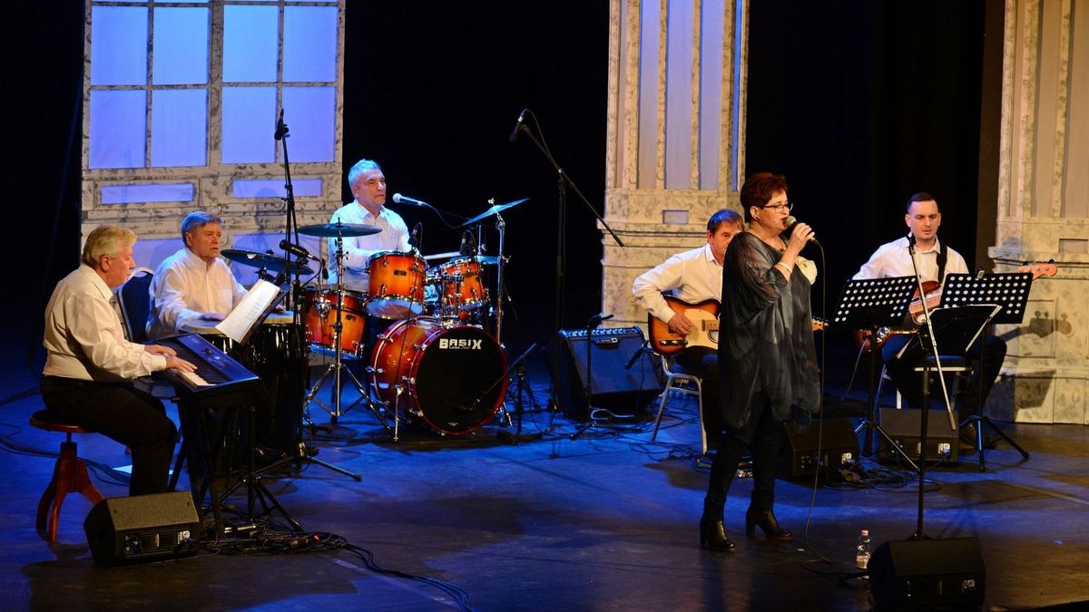 Musical- és filmslágerek a zene világnapjára