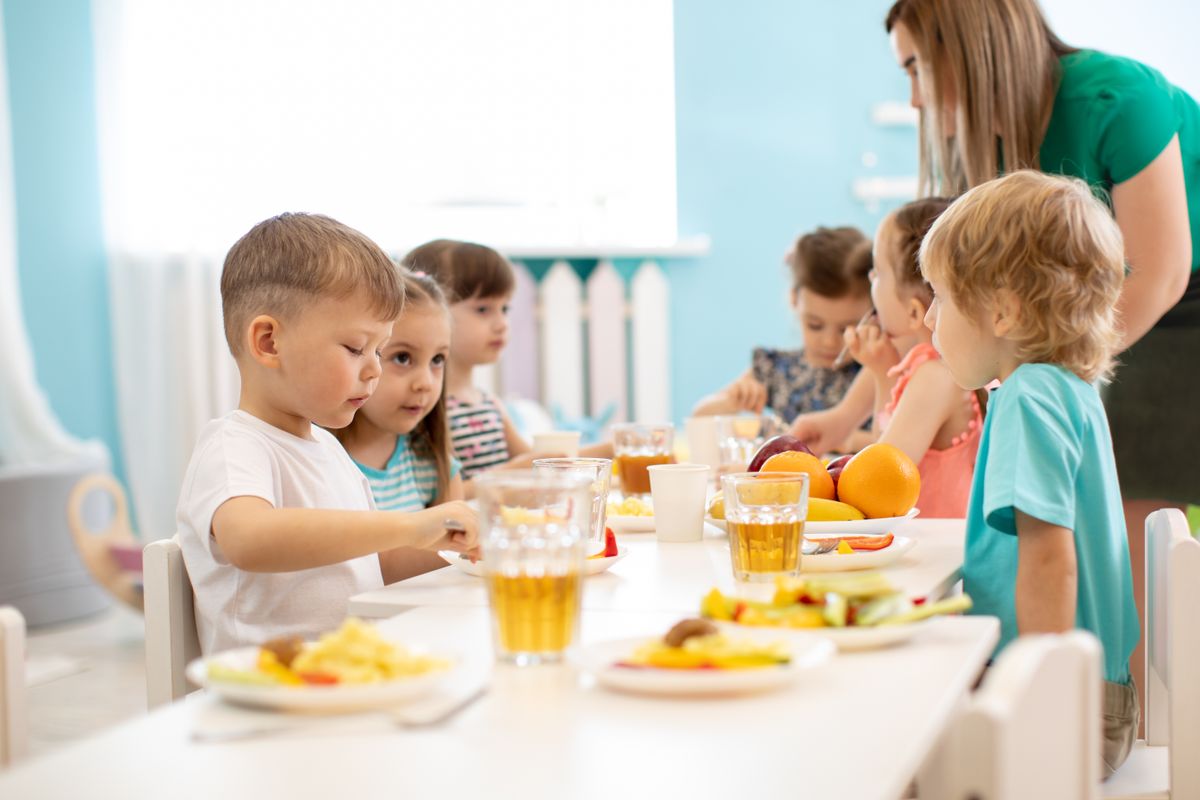 Háromszor étkeznek egy nap a megégett kislány óvodájában is