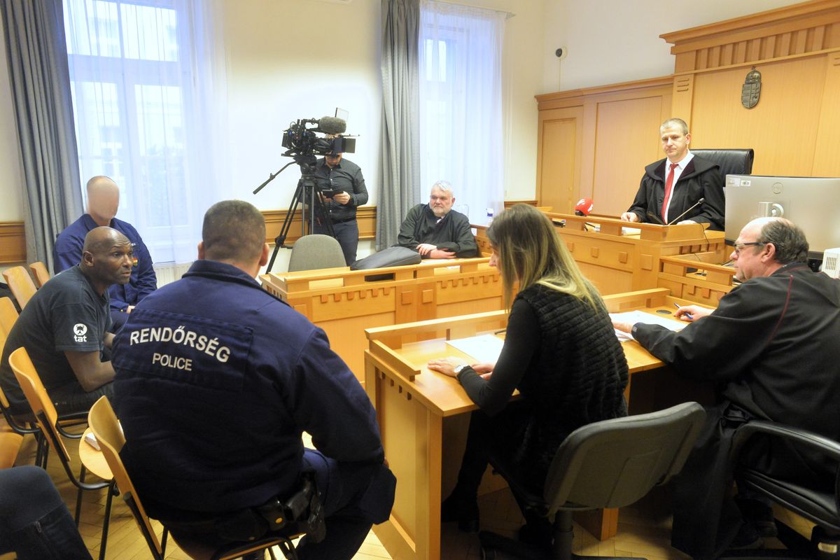 robbantással fenyegetőzött, bomba