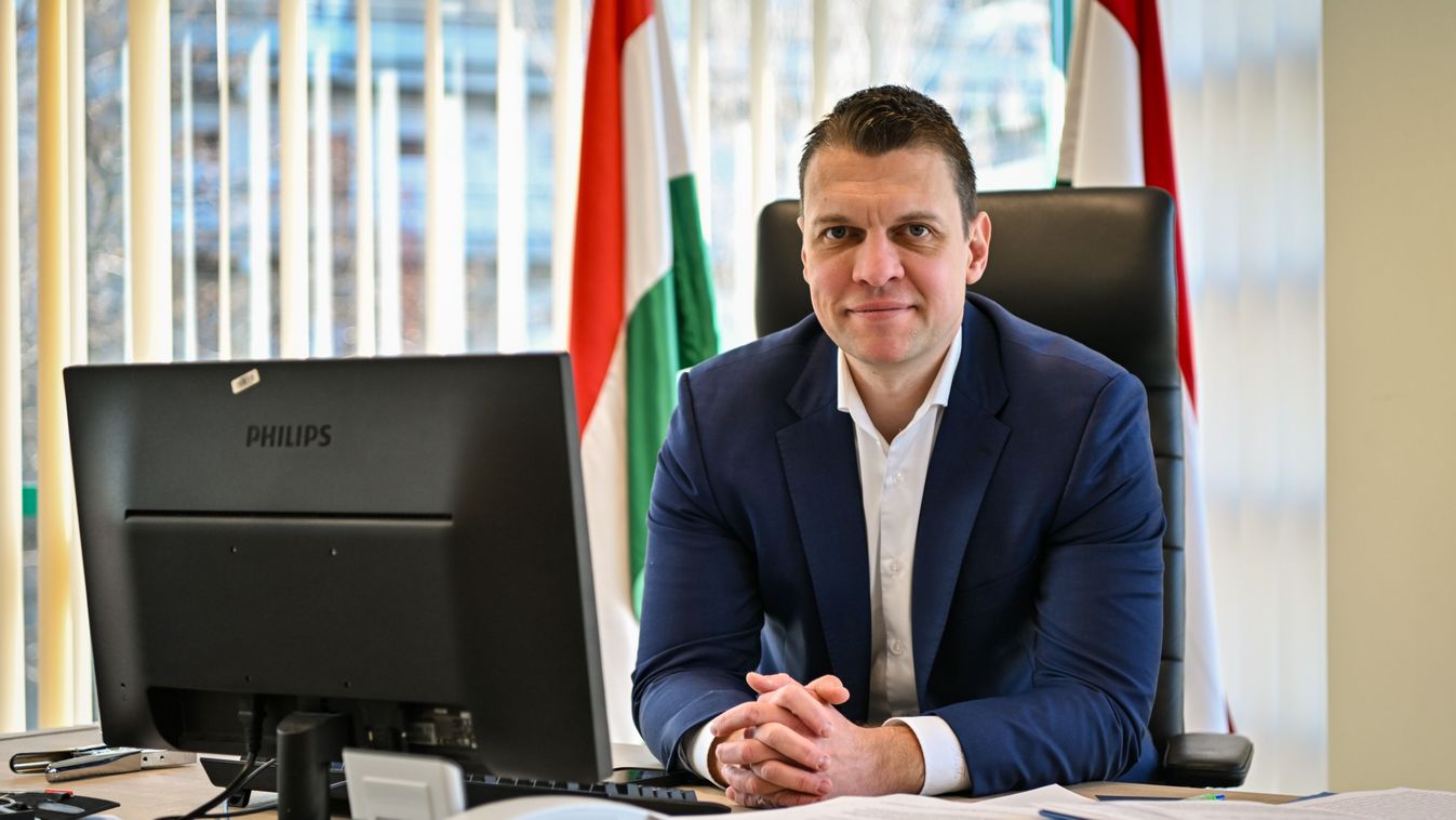Menczer Tamás: elegünk van a háborúpárti Manfred Weberből és bandájából