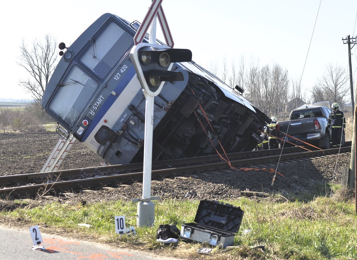 vonatbaleset, Tiszaeszlár, kisiklott, szerelvény, ebzárlat, McDonald's, emberölés, Rétközberencs
