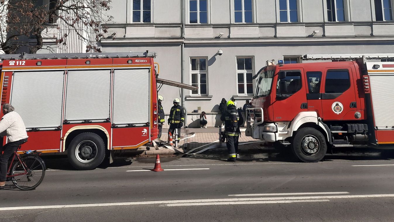 Hirtelen ellepték a Bocskai utcát a tűzoltók! Mi történt?