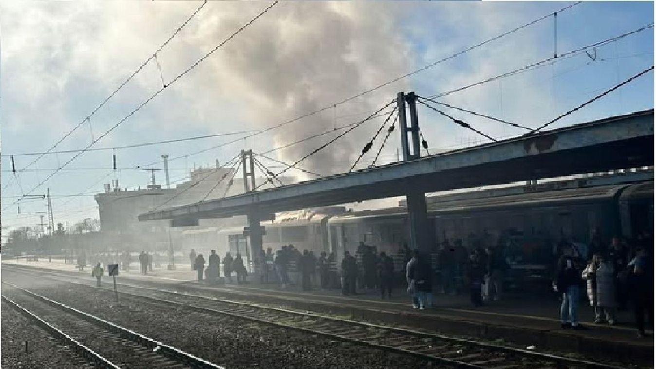 Kigyulladt a Mátészalkáról érkező vonat a debreceni Nagyállomáson, hatalmas volt a füst! - fotóval