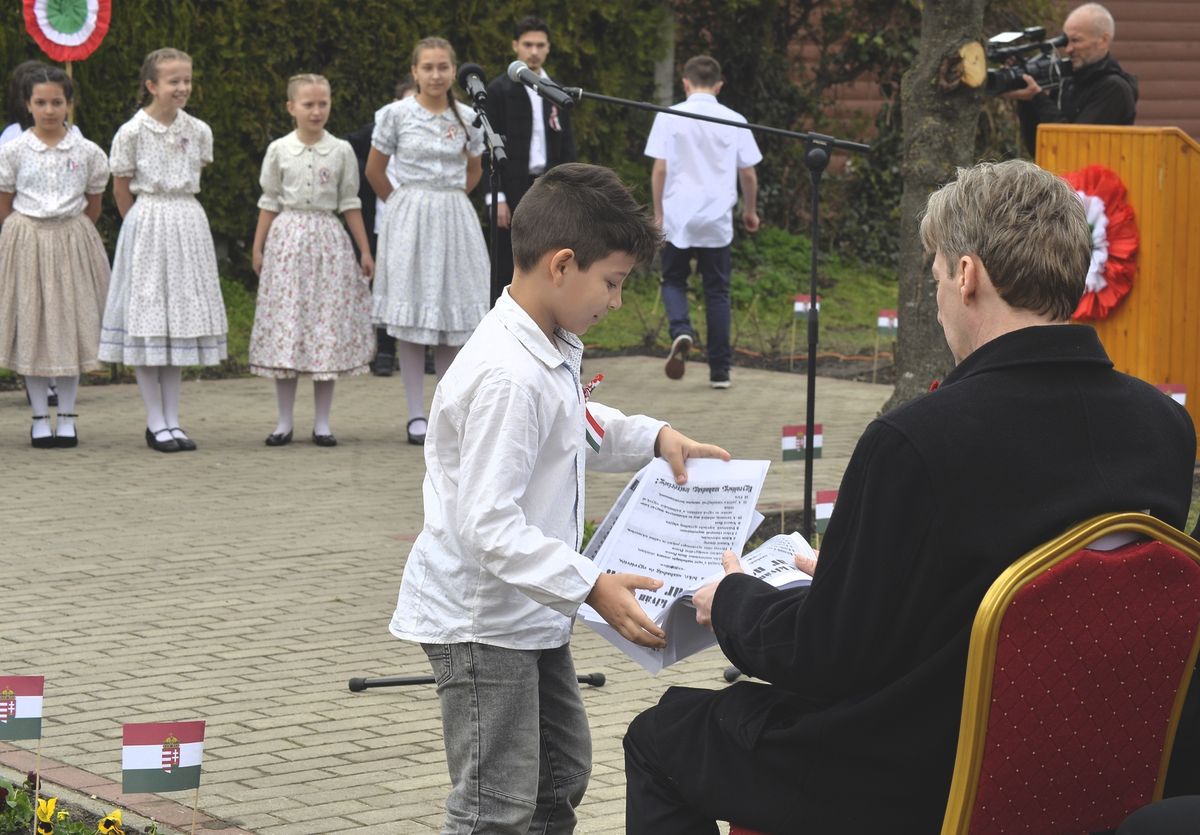megemlékezés Nagyhalászban, március 15, dr. Seszták Miklós