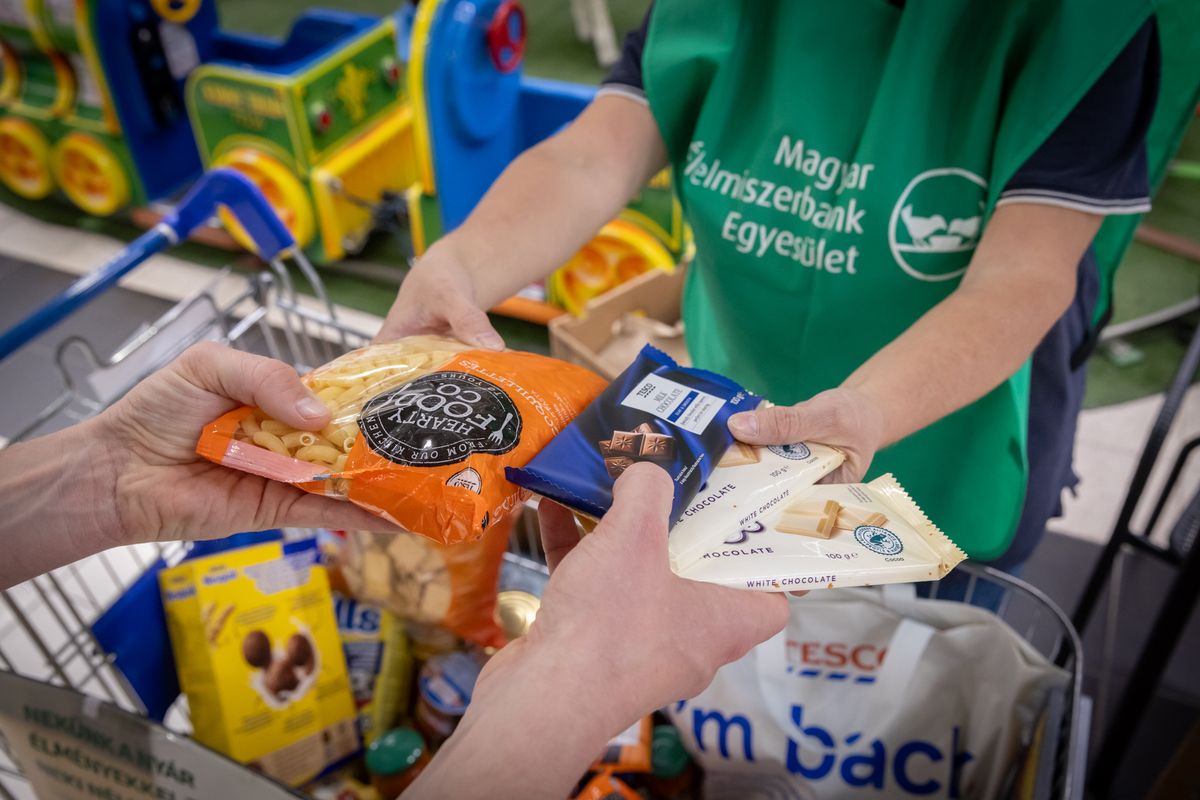 A Magyar Élelmiszerbank Egyesület a rászorulókon és a környezeten is segít