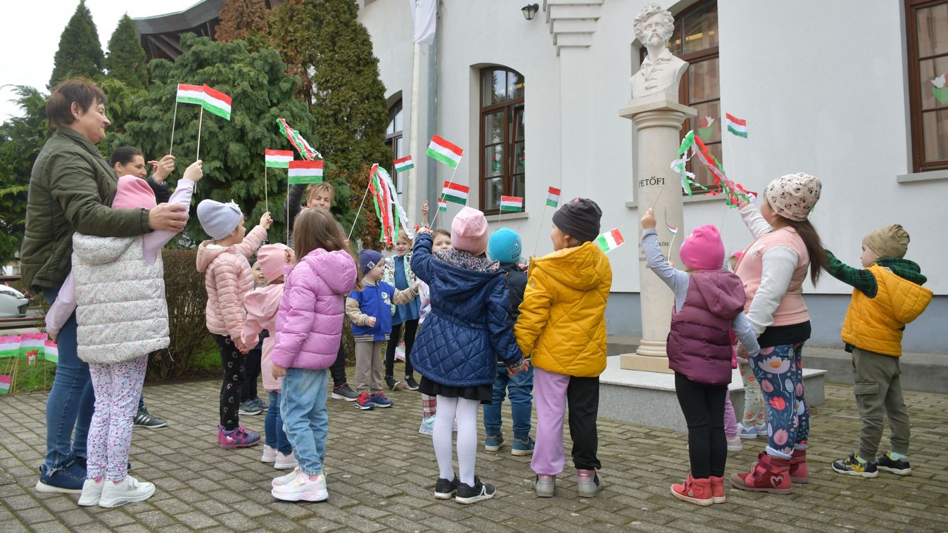 A Mókus csoport is tisztelgett a hősök előtt
