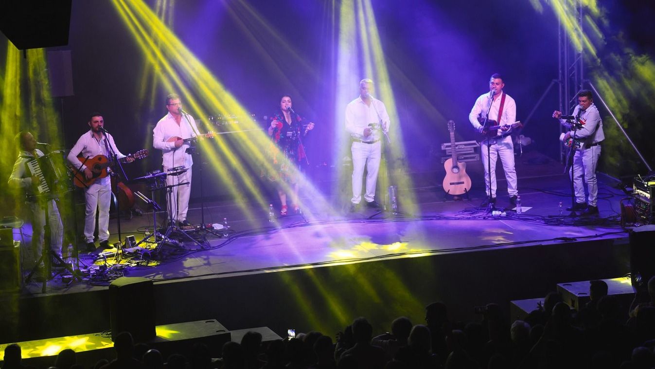 Parno Graszt-koncert a Continentalban (fotókkal+videóval)
