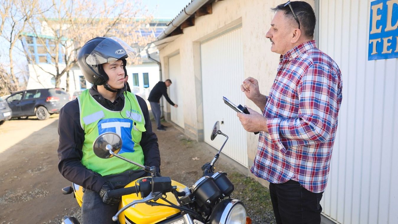 Szeretne betekinteni a motoros oktatás kulisszái mögé? Most megteheti (videókkal)