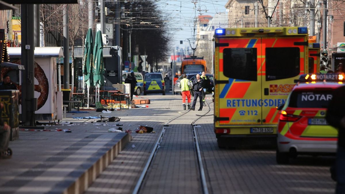 Mannheimben egy autó hajtott a tömegbe, két ember meghalt – frissül