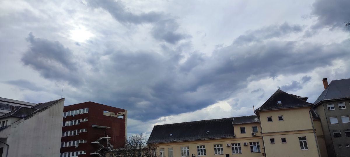 vihar, jégeső, tavasz, szeszélyes, köpönyeg.hu
