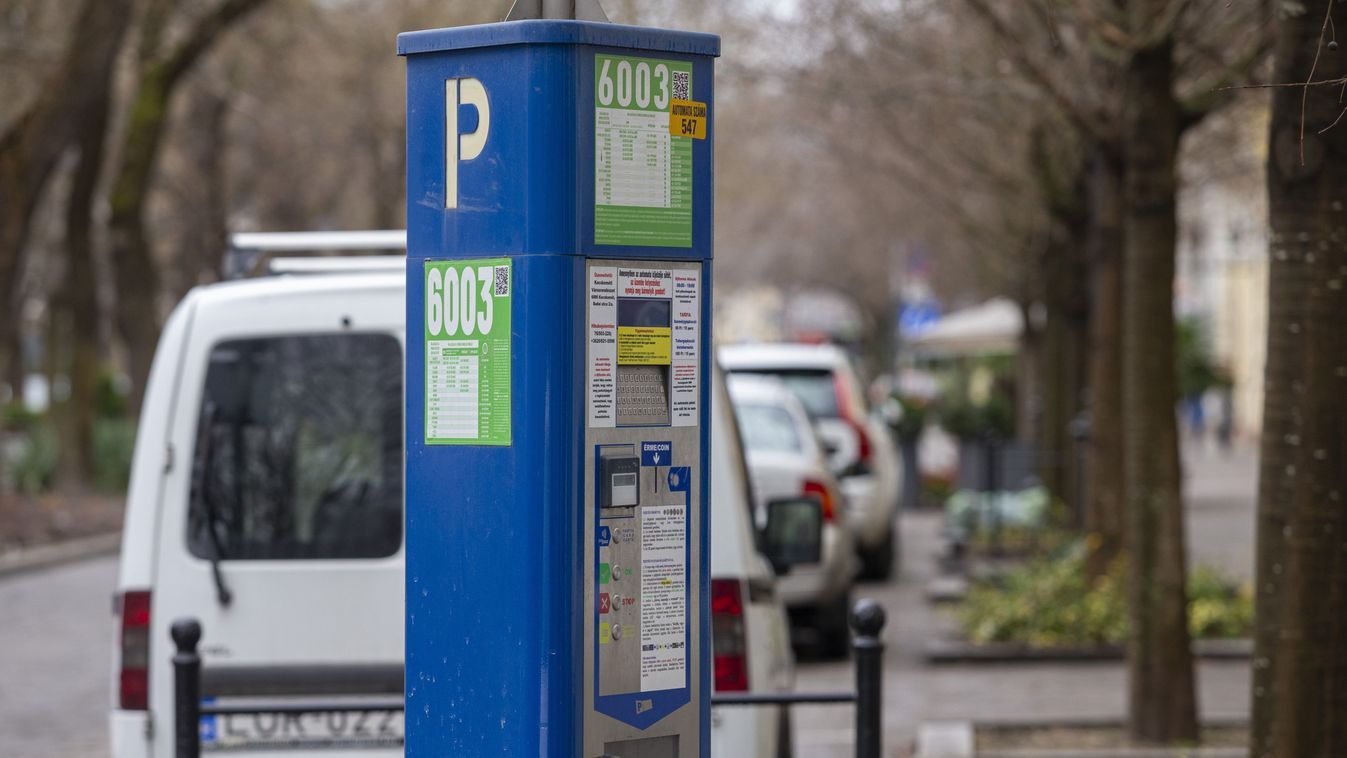 Változik a parkolási rend a hétvégén, mutatjuk, mire kell figyelni