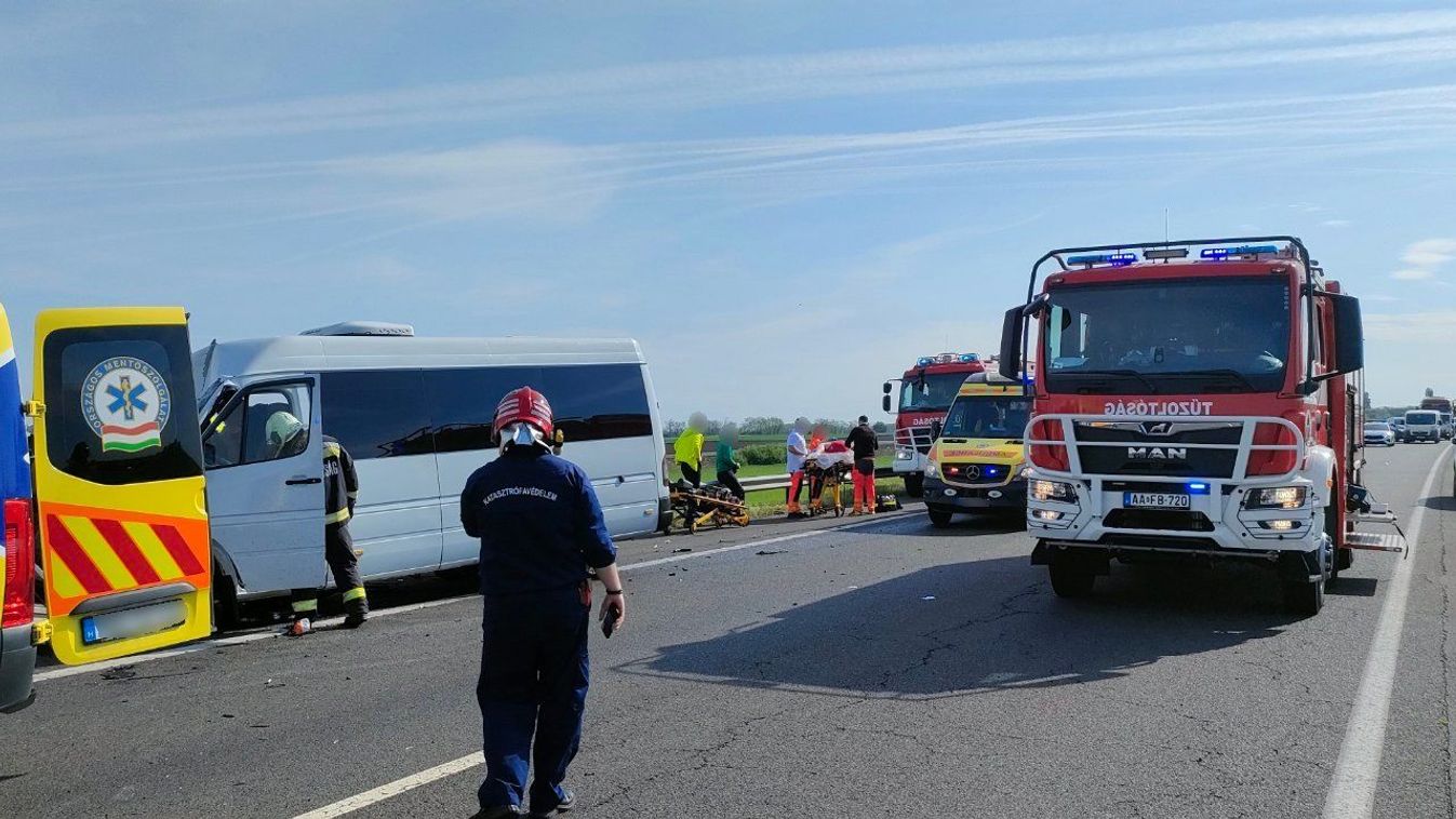 Borzalmas baleset az M3-ason, lezárták a pályát, mentőhelikopter is leszállt! (Fotók)