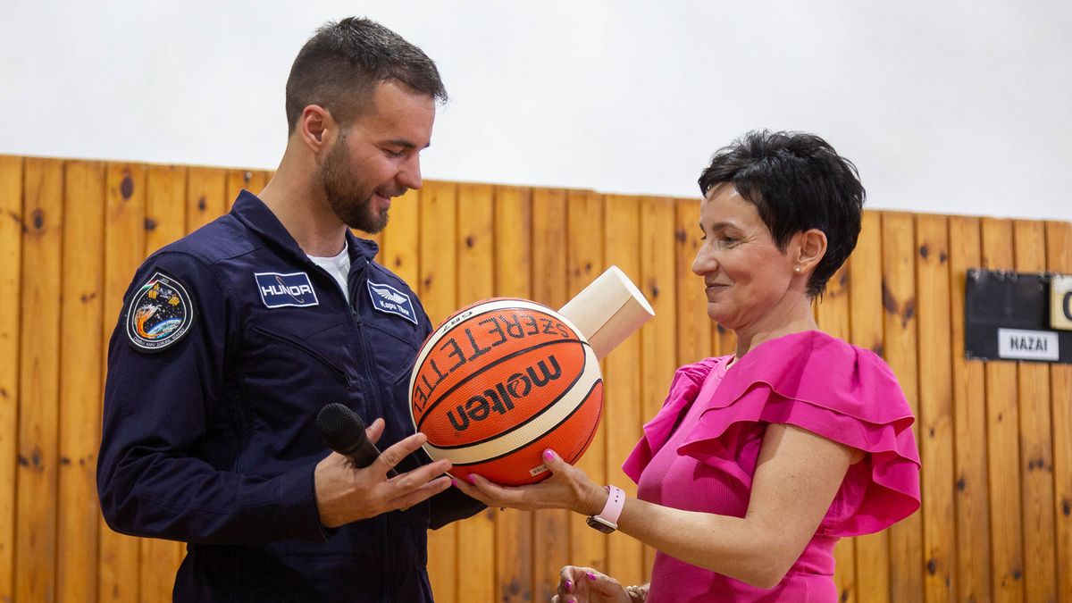 Kapu Tibor, kutatóűrhajós, Nyíregyházi Krúdy Gyula Gimnázium, Páll Csilla, osztályfőnök, világűr