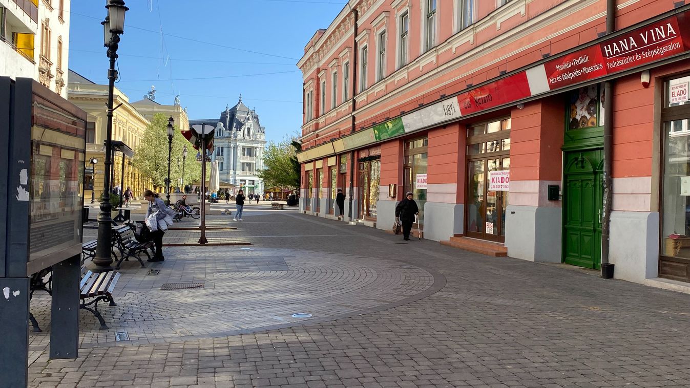 Ajjajj! Elnyelhet a fekete lyuk Nyíregyháza belvárosában, ha nem figyelsz oda!