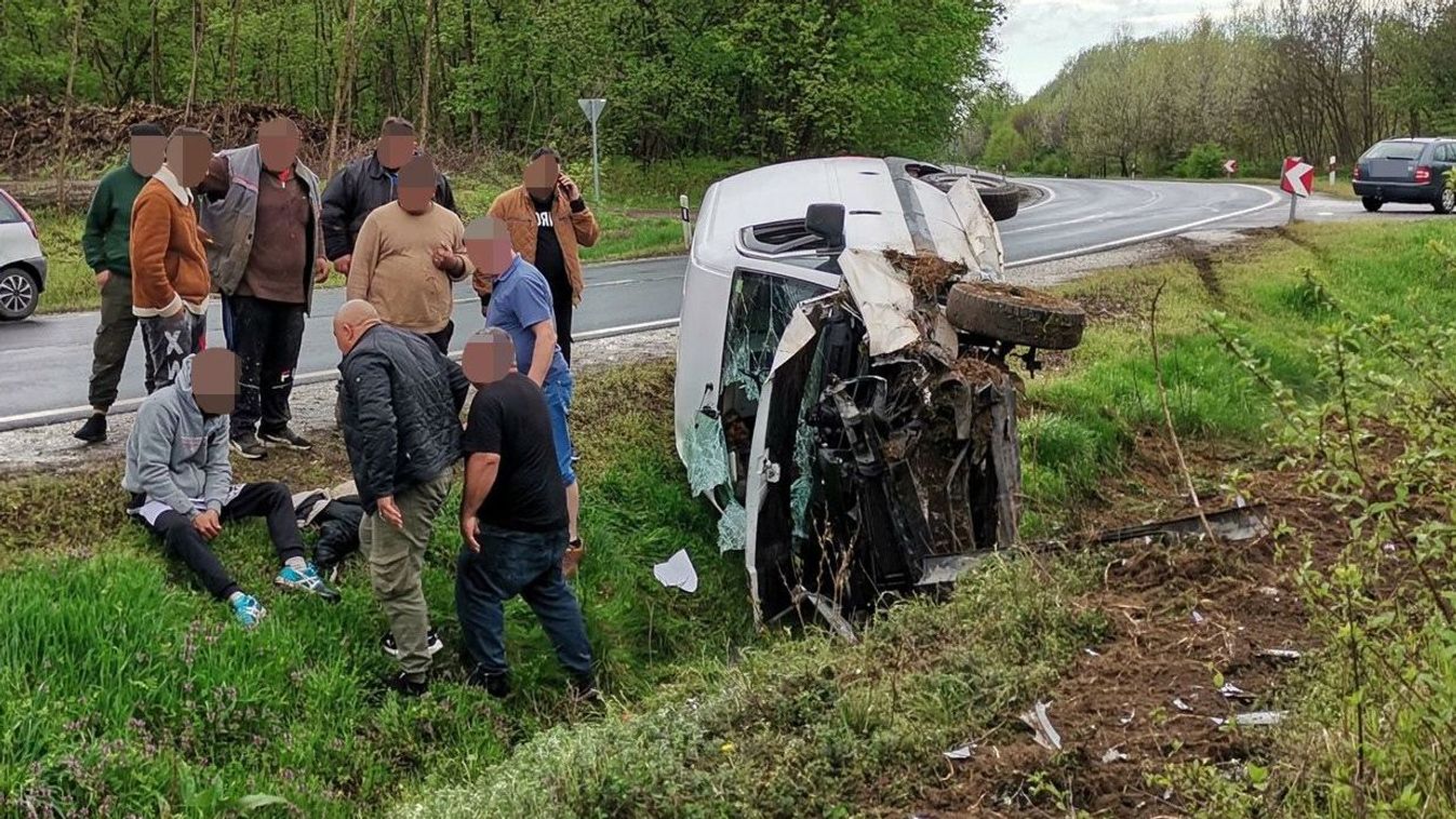 Hat autó tört össze Szabolcsban, hárman súlyosan megsérültek