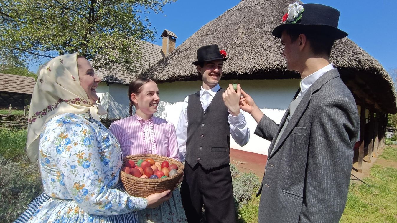 Nagyokat sikongattak a lányok, friss kútvízzel locsolták meg őket a táncos legények (fotók, videó)