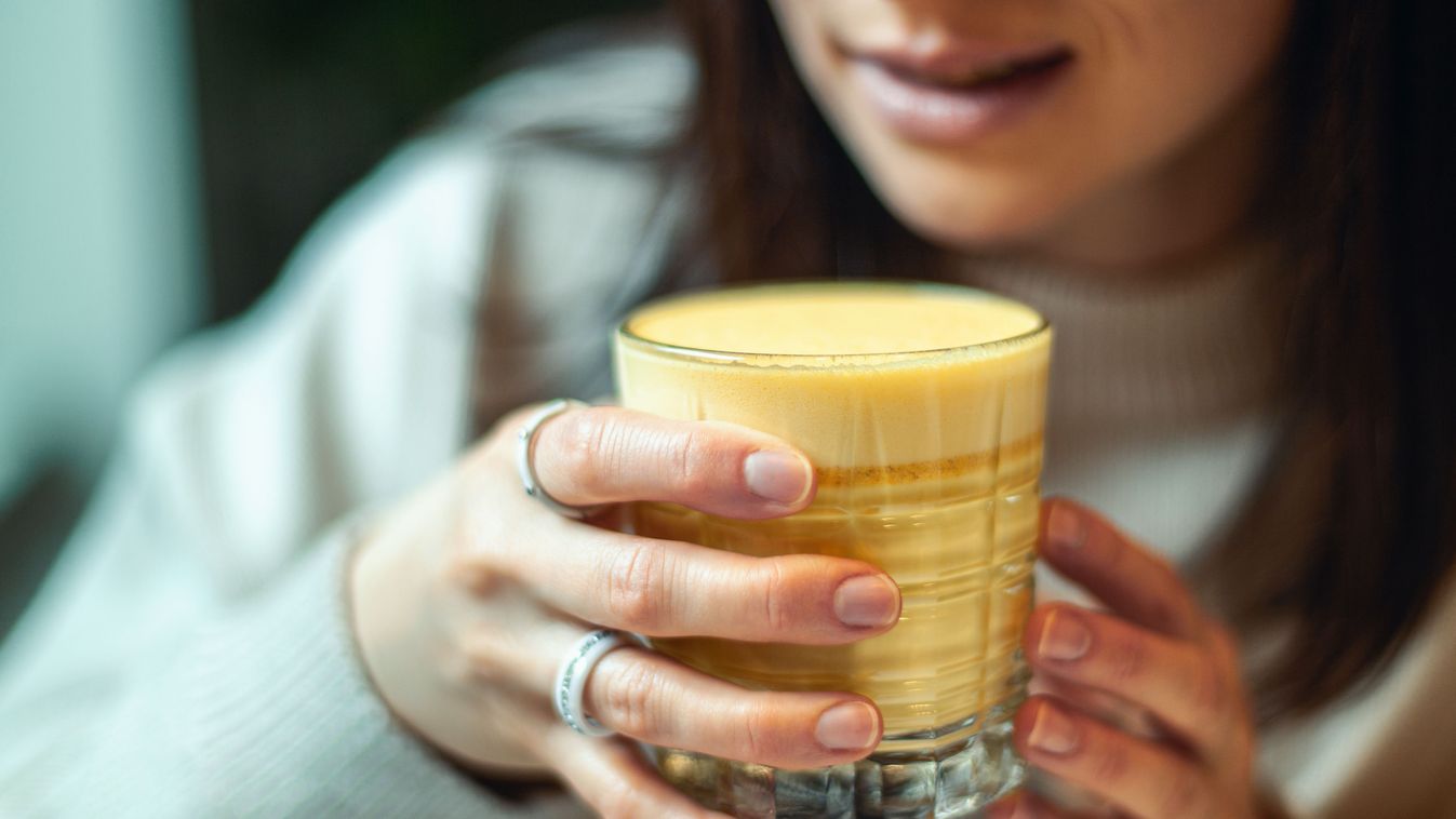 Az aranytej kávé helyett is fogyasztható, és még a fogyásban is segíthet