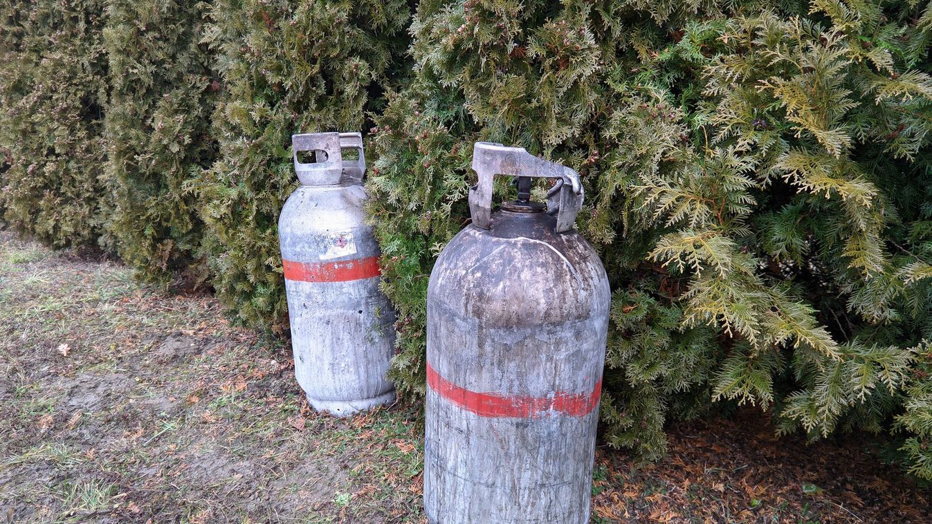 Felcsaptak a lángok Újkenézen – gázpalackot kellett menteni!