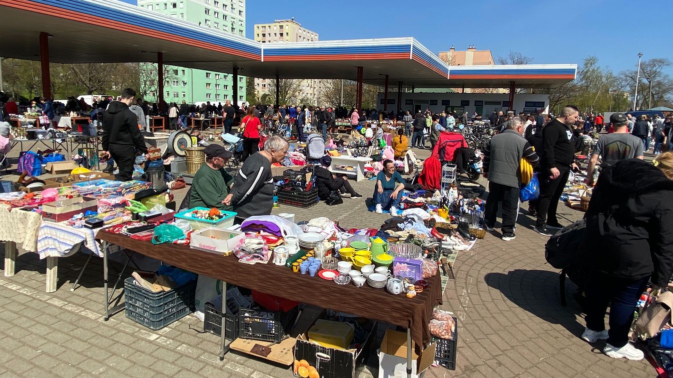Döbbenetes tárgyak a nyíregyházi régiségpiacon! Indulhat a találgatás, hogy vajon melyik mire való!