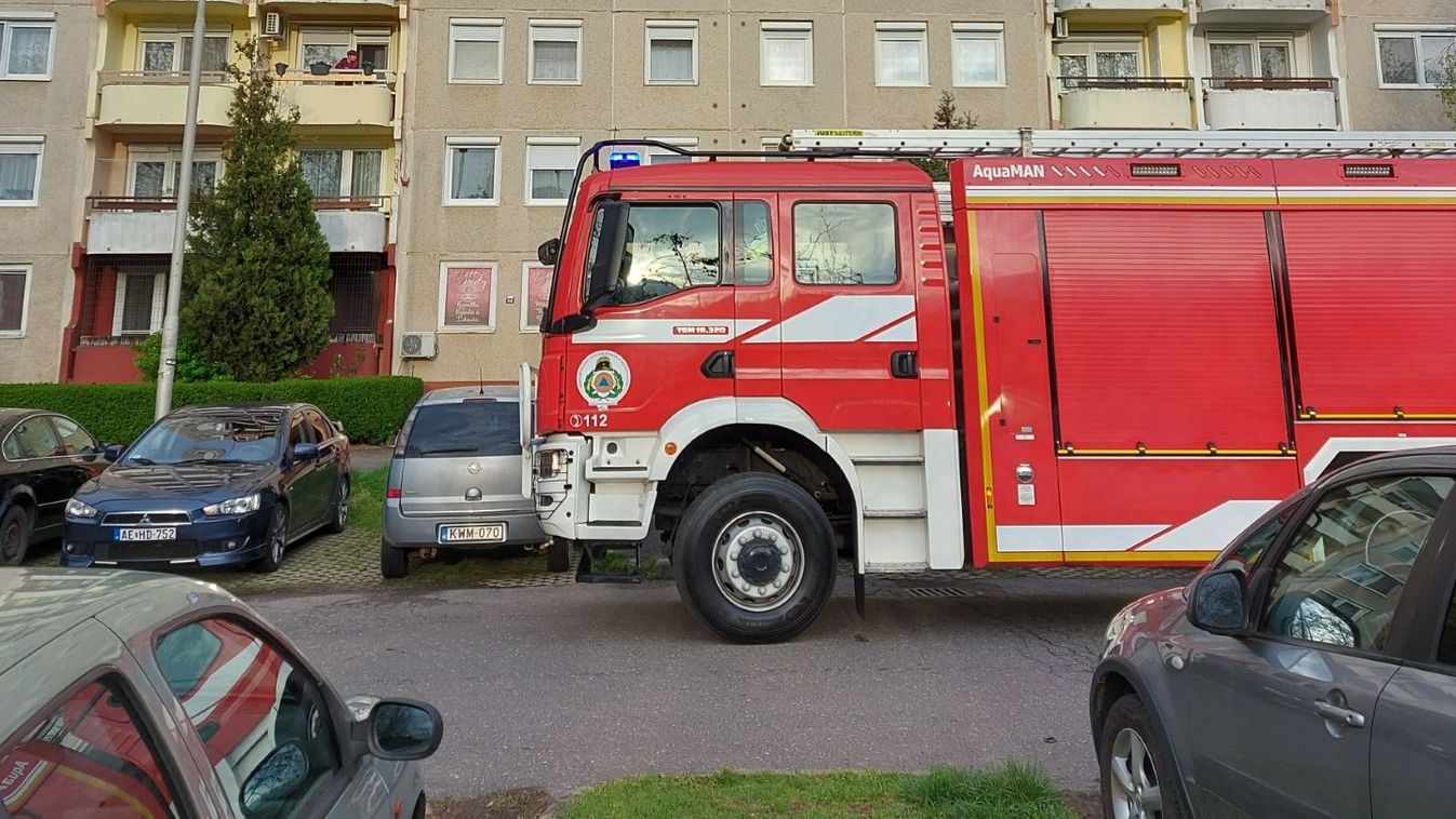 Nagy volt a rémület! Tűzoltók lepték el az örökösföldi lépcsőházat, vajon mi történhetett?