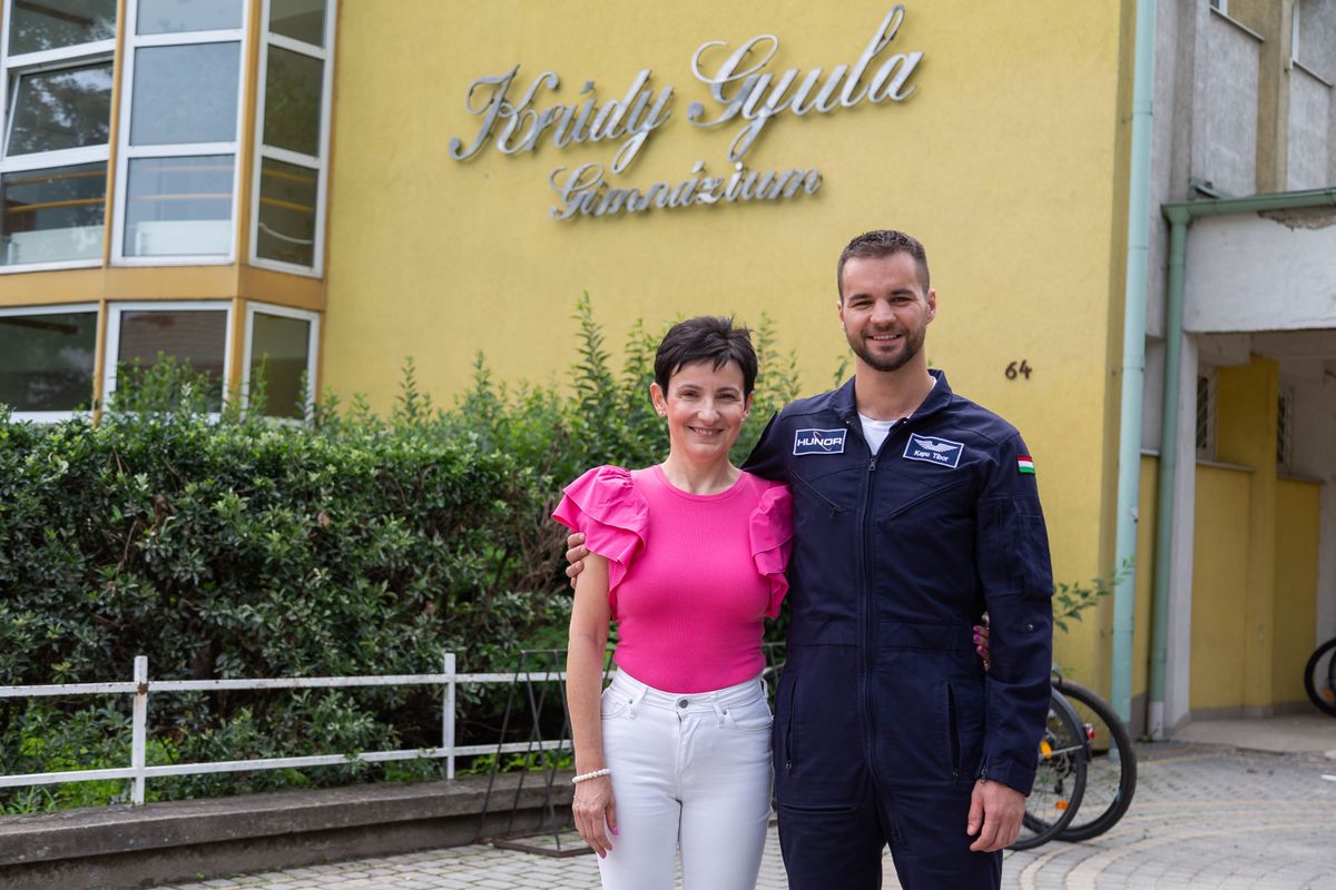 Kapu Tibor, kutatóűrhajós, Nyíregyházi Krúdy Gyula Gimnázium, Páll Csilla, osztályfőnök, világűr