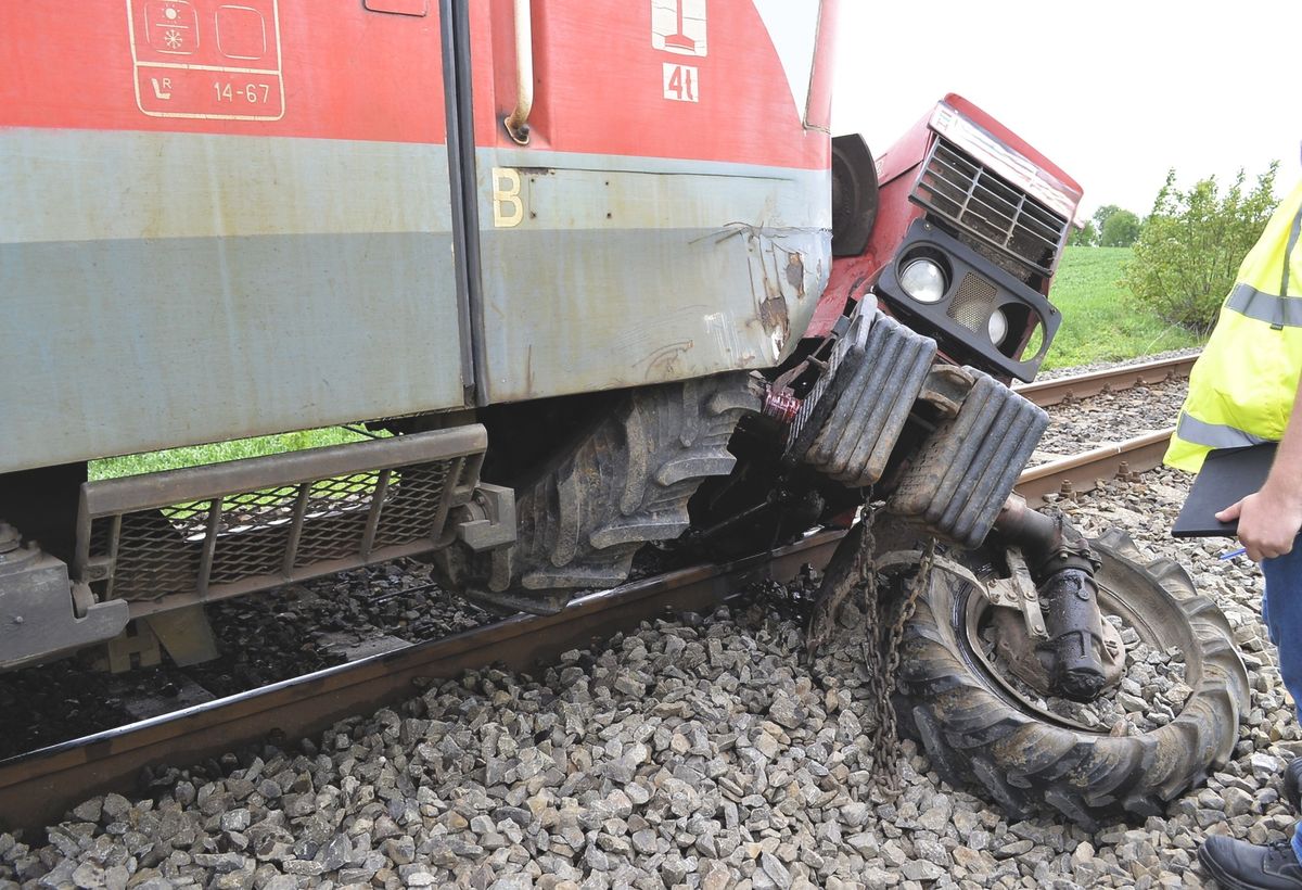 baleset, vonatbaleset, traktor, Tiszalök