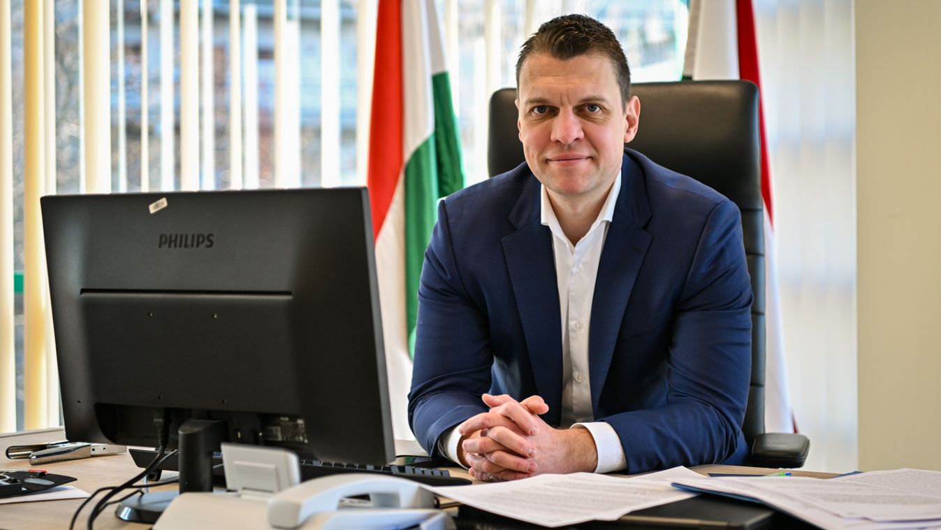 Elfogott egy levelet Menczer Tamás
