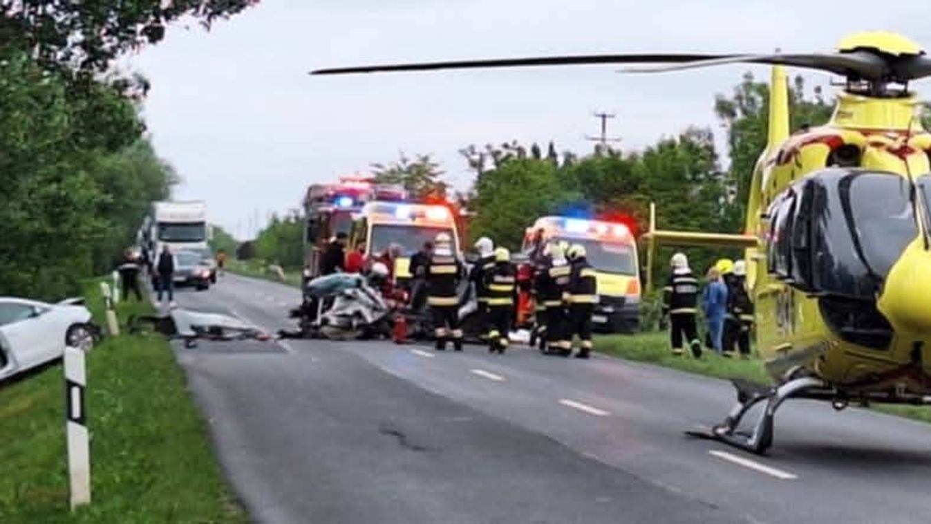 Borzasztóan nagy erővel csapódott egymásnak a két autó, halálos volt a baleset